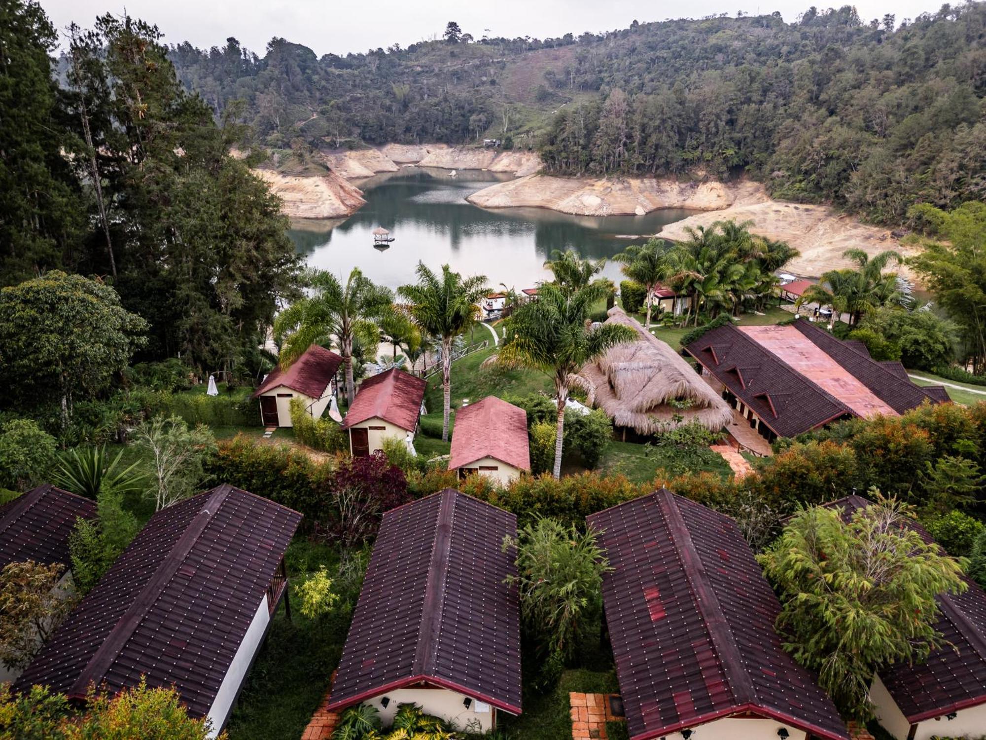 Hotel Pietrasanta Guatapé エクステリア 写真