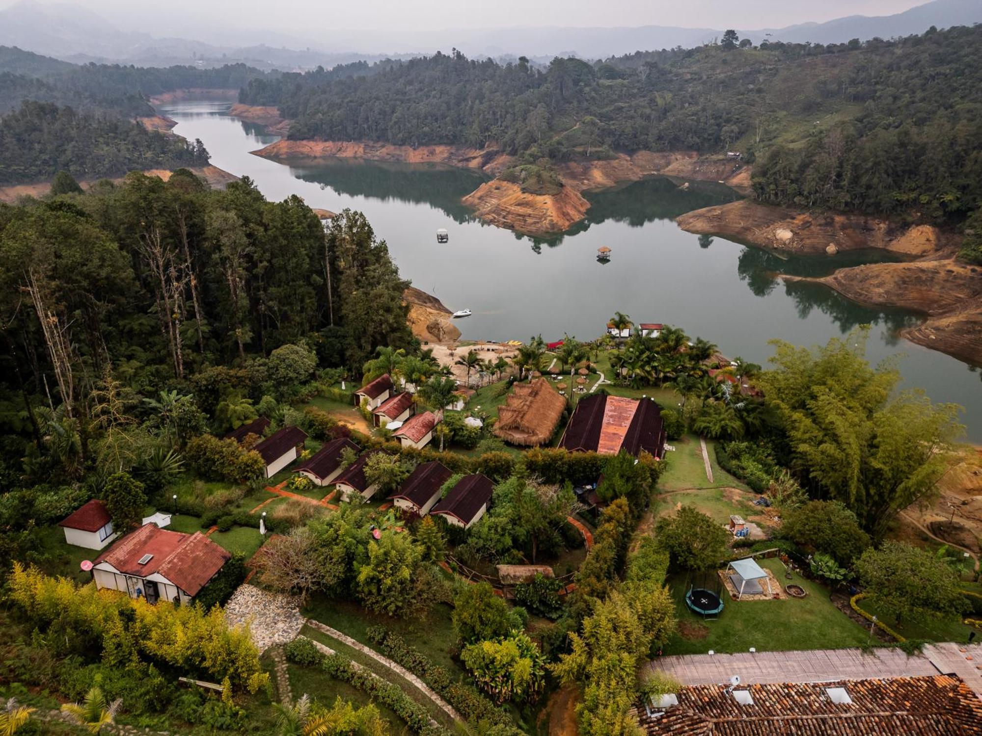 Hotel Pietrasanta Guatapé エクステリア 写真