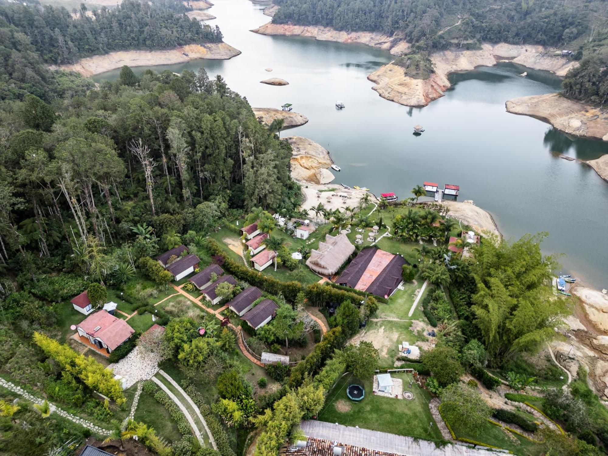 Hotel Pietrasanta Guatapé エクステリア 写真